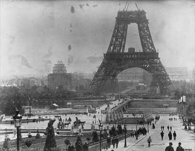 eiffel tower being built