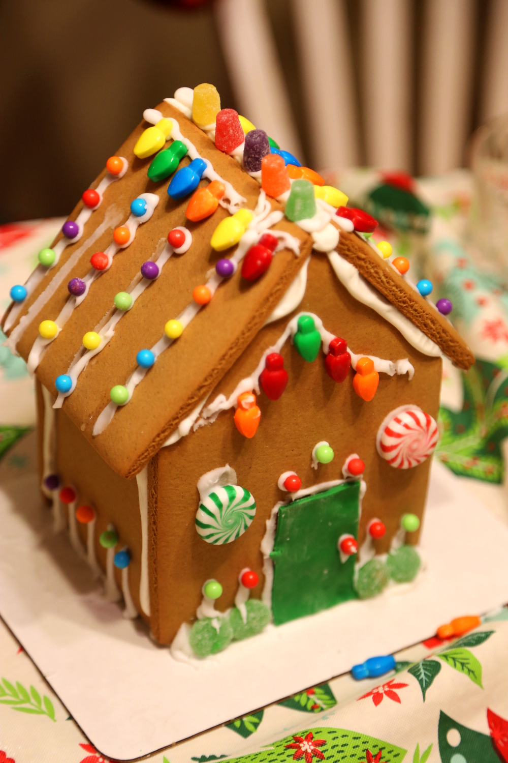 Here is Cailyn's gingerbread house.