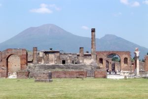 pompeii with mount vesuvius in background